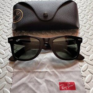 Ray-Ban Original Wayfarer Classic Sunglasses – Like New